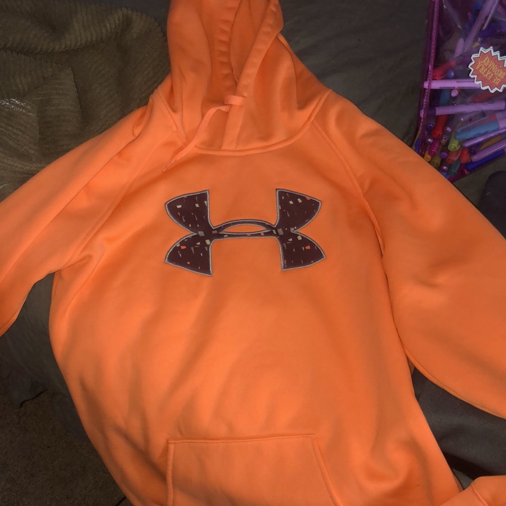 Size small Under Armour Sweatshirt